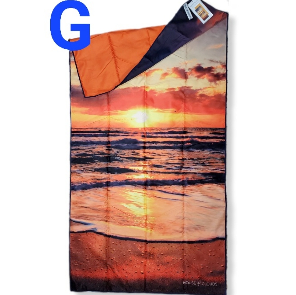 NWT House of Clouds Microfiber Beach Towels Quick Dry Sand Free Compact Towel